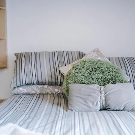 3br Salford Sleeps 7 Kitchen Parking Semesterbostad