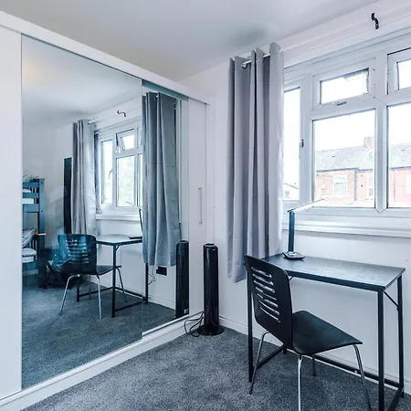 3br Salford Sleeps 7 Kitchen Parking בית נופש מנצ'סטר