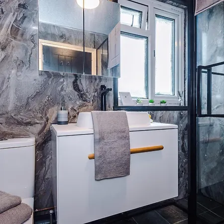 3br Salford Sleeps 7 Kitchen Parking * מנצ'סטר