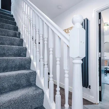 Semesterbostad 3br Salford Sleeps 7 Kitchen Parking *