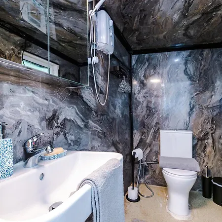 3br Salford Sleeps 7 Kitchen Parking בית נופש מנצ'סטר