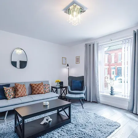 בית נופש 3br Salford Sleeps 7 Kitchen Parking מנצ'סטר