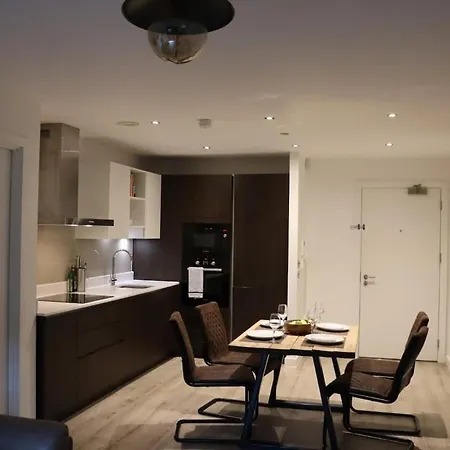 Modern Centre 2 Bedroom With Large Balcony *