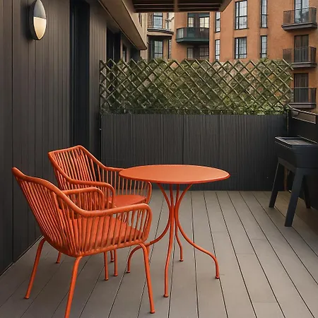 Modern Centre 2 Bedroom With Large Balcony *