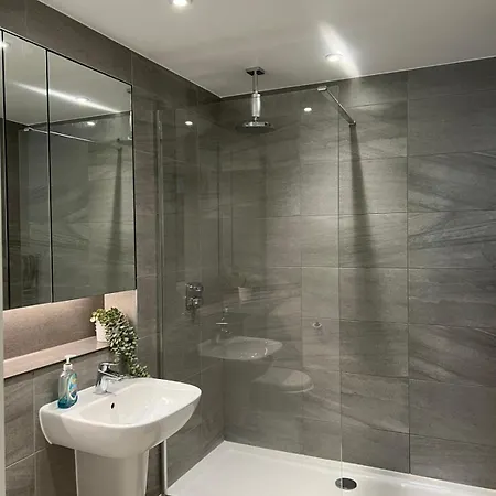 아파트 Modern Centre 2 Bedroom With Large Balcony 맨체스터