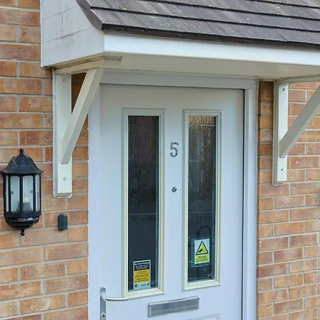 Holiday home 3-beds Sleeps 6 With On-site Parking *