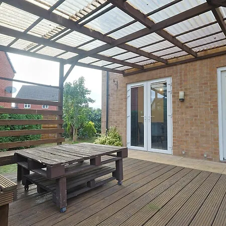 Holiday home 3-beds Sleeps 6 With On-site Parking Manchester