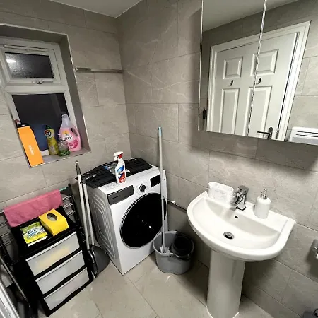 Cosy Newly Built Self-contained Garden Flat Апартаменты Манчестер