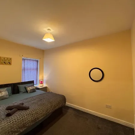 Σπίτι διακοπών Cosy 4 Bedder House Near Centre