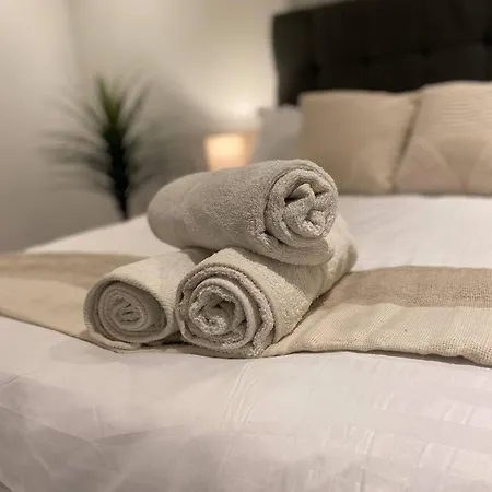 The Dyche-parking-local Attractions-fast Wi-fi *