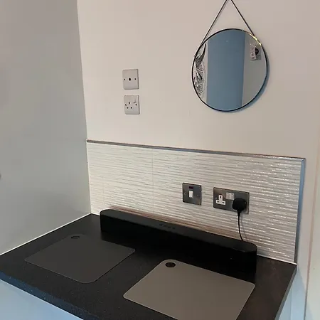 בית נופש Spacious 2 Bed House In Manchester With Private Parking *