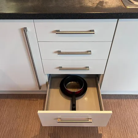 Spacious 2 Bed House In Manchester With Private Parking בית נופש