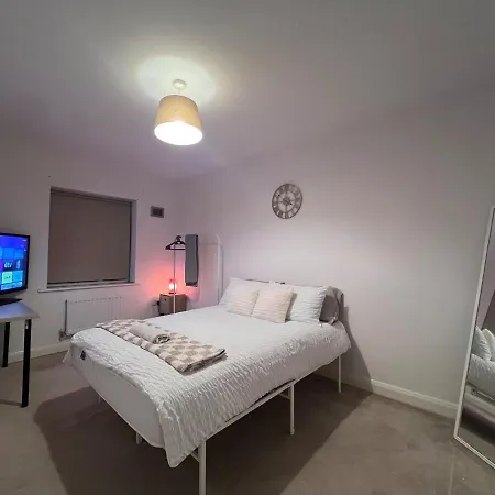 Spacious 2 Bed House In Manchester With Private Parking 펜션 맨체스터