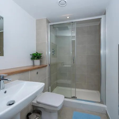 Apartament Modern 2br, Free Parking, Gym, Waterfront *