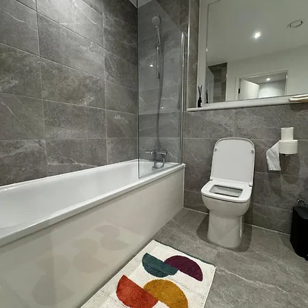 Exquisite Riverview 2bedroom Flat In Manchester. דירה
