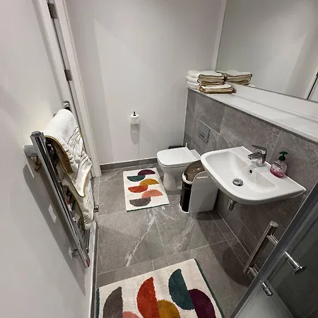 Exquisite Riverview 2bedroom Flat In Manchester. * מנצ'סטר