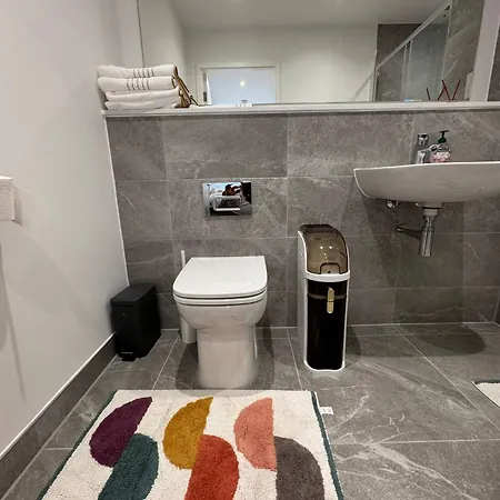 דירה Exquisite Riverview 2bedroom Flat In Manchester. מנצ'סטר