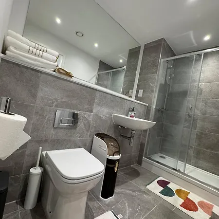 Exquisite Riverview 2bedroom Flat In Manchester. * מנצ'סטר