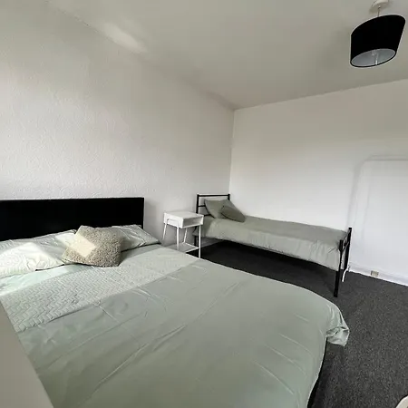 Holiday home Budget Spacious 3 Bed In Manchester