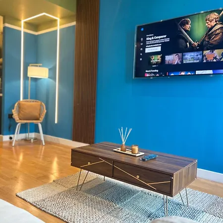 - Next To Ao Arena - With Parking Διαμέρισμα