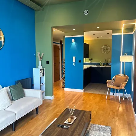 - Next To Ao Arena - With Parking Apartmán