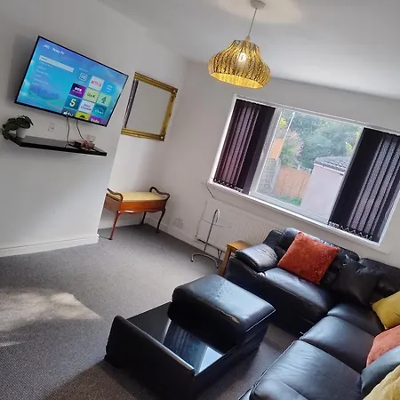 Entire 3br Near Chorlton Water Park And Airport With Parking *