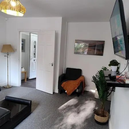 Entire 3br Near Chorlton Water Park And Airport With Parking