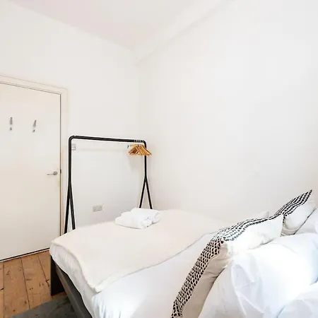 2 Bed Centre Flat Sleeps 6