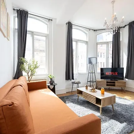 2 Bed Centre Flat Sleeps 6 Apartment Manchester
