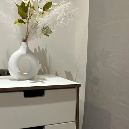 Apartament Stylish 2-bed Private Parking 10mins To Centre *