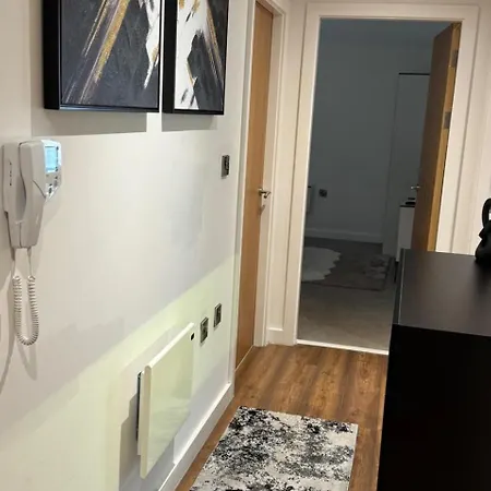 Apartament Stylish 2-bed Private Parking 10mins To Centre Manchester