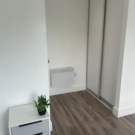 Near Old Trafford & Media 2br Flat Manchester