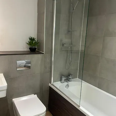 Near Old Trafford & Media 2br Flat