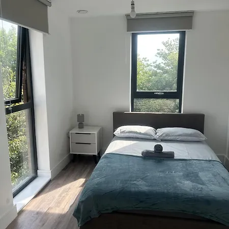 Near Old Trafford & Media 2br Flat *