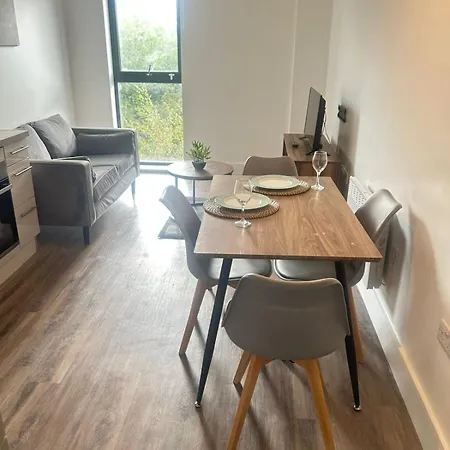 Near Old Trafford & Media 2br Flat Apartman