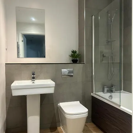 Near Old Trafford & Media 2br Flat Apartman Manchester