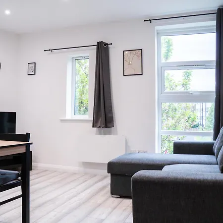 Apartament Stunning Modern 2 Bed Apartment, With Parking, Close To Town