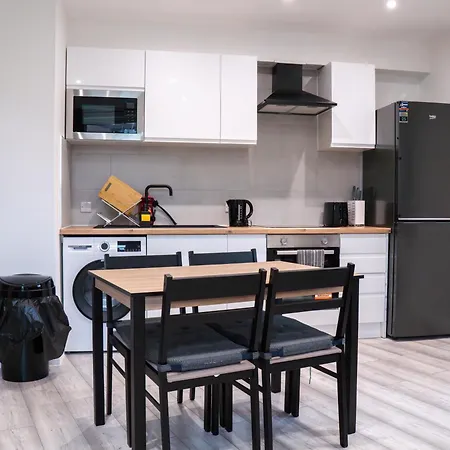 Stunning Modern 3 Bed, 2 Bedroom - Secure Parking - Close To Centre And Old Trafford Apartamento *