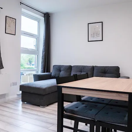 Stunning Modern 3 Bed, 2 Bedroom - Secure Parking - Close To Centre And Old Trafford * Mánchester