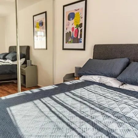 2 Bedroom Denton, Suitable For Professionals Needing A Peaceful Work Environment Διαμέρισμα