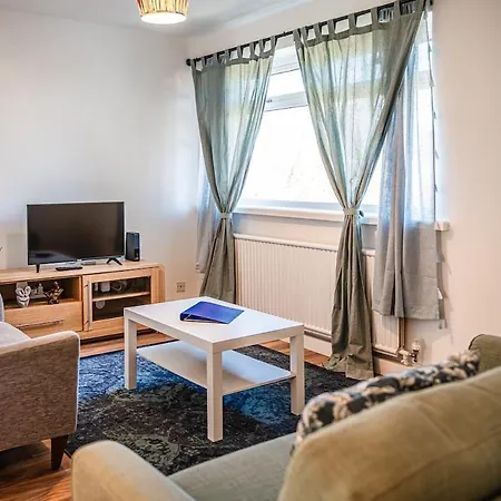 Apartment 2 Bedroom Denton, Suitable For Professionals Needing A Peaceful Work Environment Manchester