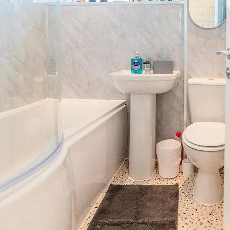 Apartamento 2 Bedroom Denton, Suitable For Professionals Needing A Peaceful Work Environment Manchester