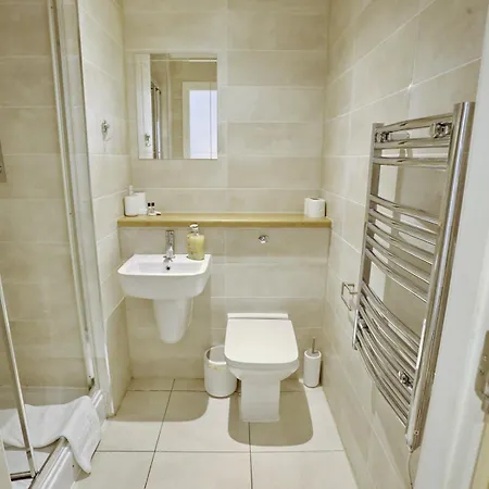 Urban Escape - Walk To Of Salford Pass The Keys Apartment *