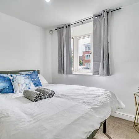 Modern 2br With Free Parking Sleeps 8 Walk To Old Trafford مانشستر