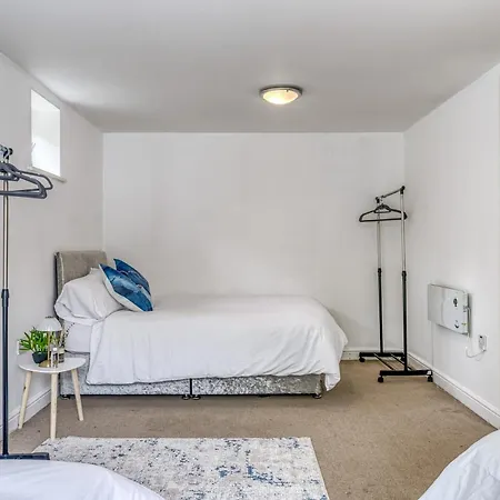 Modern 2br With Free Parking Sleeps 8 Walk To Old Trafford *