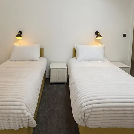 Kehoe's Penthouse Near Etihad Stadium & Coop Live Arena Sleeps 4