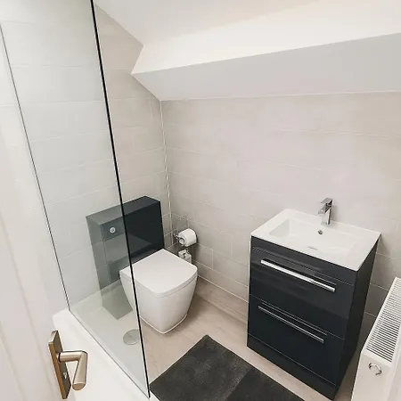 Kehoe's Penthouse Near Etihad Stadium & Coop Live Arena Sleeps 4 Manchester