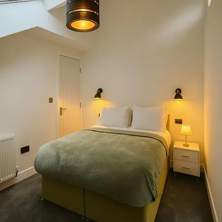 Kehoe's Penthouse Near Etihad Stadium & Coop Live Arena Sleeps 4 *