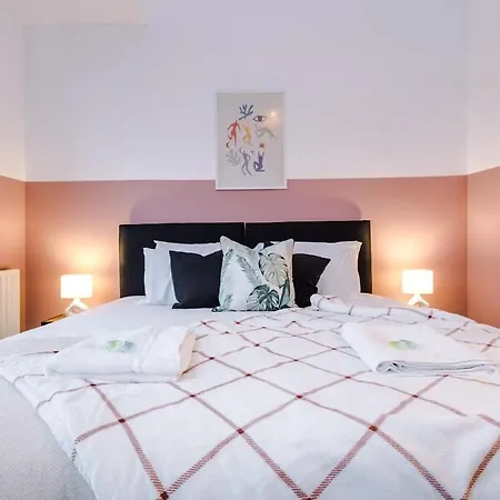 Three Bedroom House By Brookland Serviced Short Lets With Free Wifi Apartment Manchester