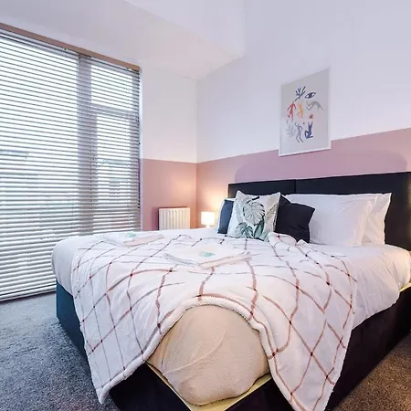 Three Bedroom House By Brookland Serviced Short Lets With Free Wifi Apartment
